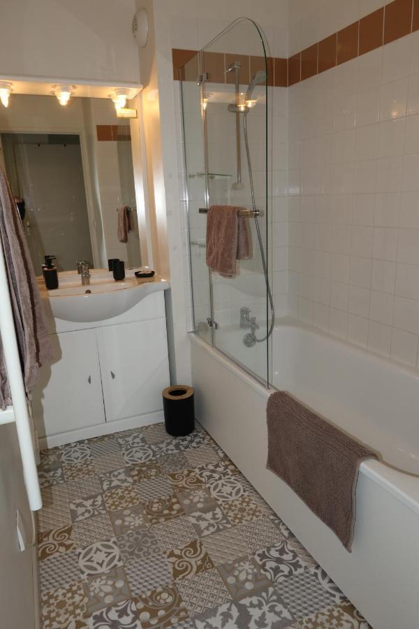 Charmant 2 Pieces Proche D Honfleur, Piscine En Saison, Parking Gratuit, Wifi Equemauville Luaran gambar
